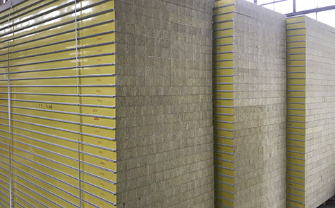 橫裝墻面夾芯板的優(yōu)點有哪些？